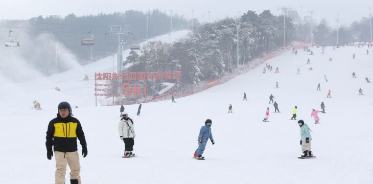 玩冰嬉雪泡温泉　辽宁冰雪产业“热气腾腾”