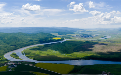 加快经济社会发展全面绿色转型，建设美丽中国