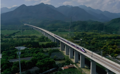 超16万公里铁路织密神州 高铁成中国亮丽名片