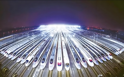 雪后航拍铁路列阵太震撼  壮观！