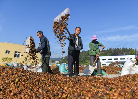 å¾ä¸ºå¨å¤©æ±å¿è´µå·æçæºåä¸å¼åæéå¬å¸å å·¥ååï¼ç¾¤ä¼å¨ç¿»ææ²¹è¶æã