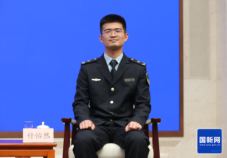 国新办举行“新征程上的奋斗者”中外记者见面会6.png
