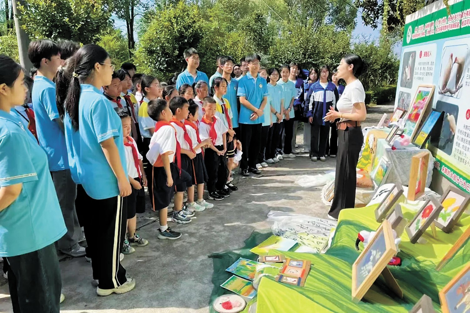 1765265855861749.jpg 曾经因人而危的朱鹮,如今.jpg