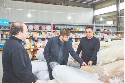 1765861373391298.png 美国客户参观扬州帝腾.png