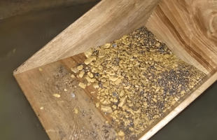 注意，这可不是致富经！“土法炼金”涉嫌违法！  