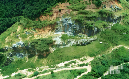 湖北京山：因地制宜精准修复 废弃矿山披绿装    