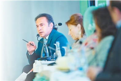 1762228933745297.png 萨马德(左)参加巴2.png