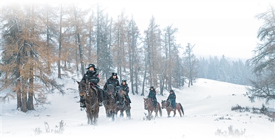 1764217520906090.jpg 派出所马队巡护队在山口要.jpg