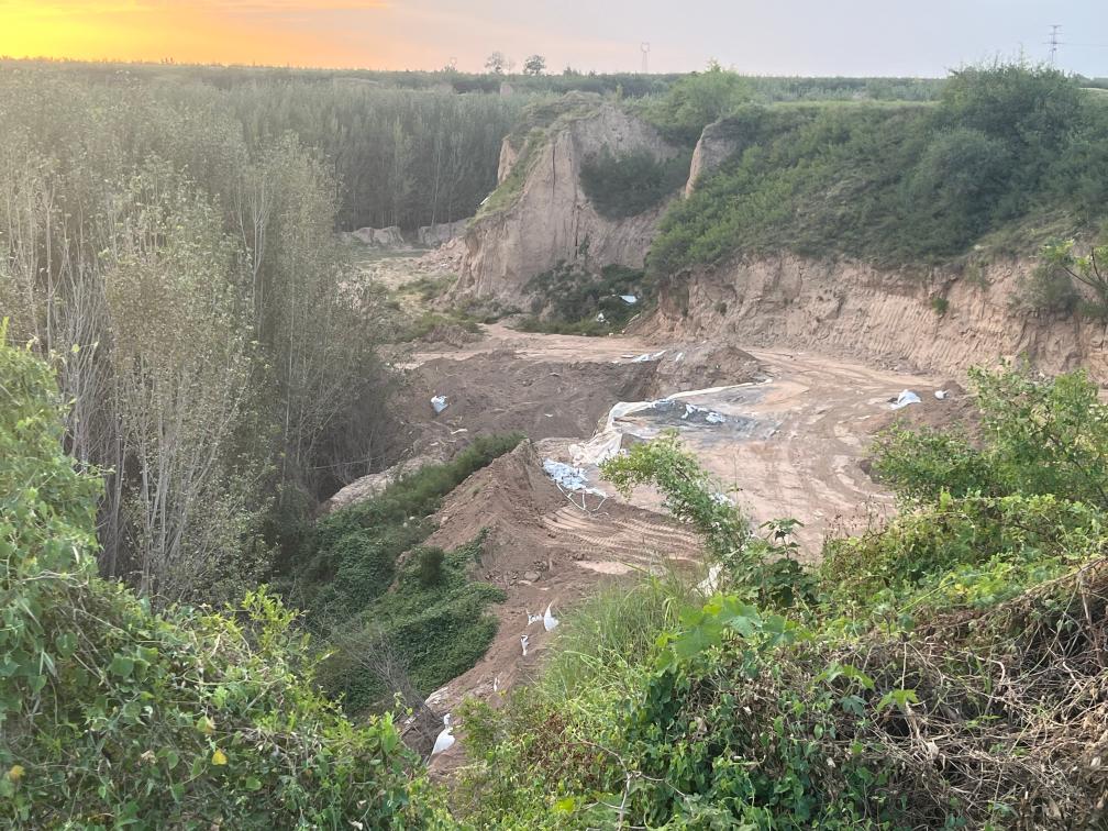 1772099490103326.jpg 这是位于山西临猗县的危废填埋现场。.jpg