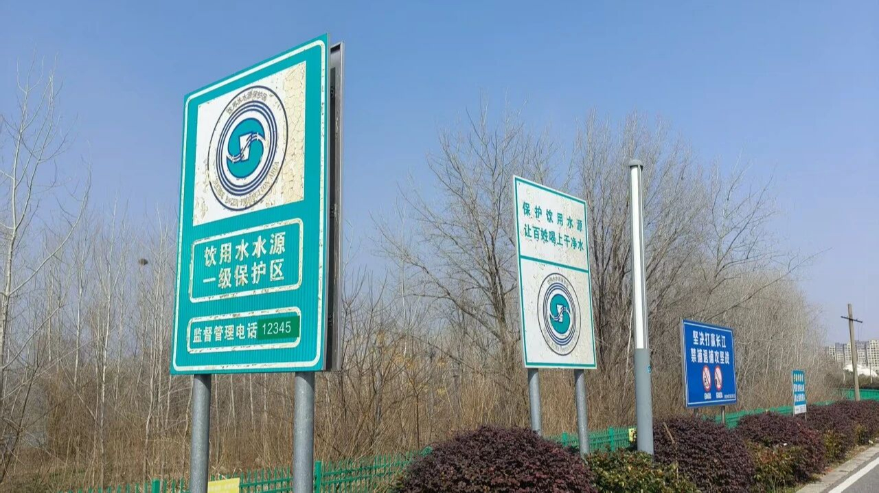 1772446790176878.jpg 尽管现场设置了防护围栏.jpg