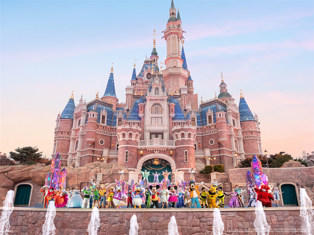 迪士尼乐园“奇妙之心”城堡秀。上海.jpg